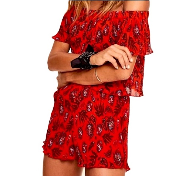 NWT MISS-GUIDED Red Paisley Flowy Chiffon High-Waisted Zip Shorts Light Breezy 2 - Picture 2 of 16